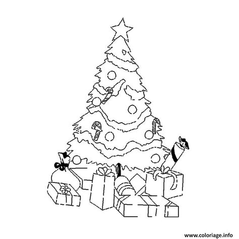 Coloriage sapin noel cadeaux  JeColorie.com