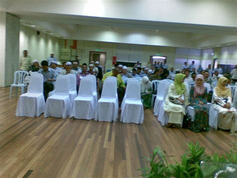 Pada hari ini, sabtu 22 oktober 2011 bertempat di pejabat perpaduan negara dan intergrasi nasional daerah hulu langat, jalan reko telah berlangsung kursus program penyegaran jatidiri belia (sehati malaysia) daerah. Dr Shafie Abu Bakar: Kerajaan Turun Padang 2010 Di Hulu Langat