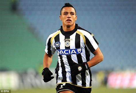 Санчес алексис алехандро / sanchez alexis. Arsenal's Alexis Sanchez has gone from a boy living in a ...