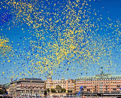 Day greeting by sweden's minister for foreign affairs, ann linde 00:24:14 live music session with léon 00:30:57 dance performance by. Every Day Is Special: June 6 - National Day of Sweden