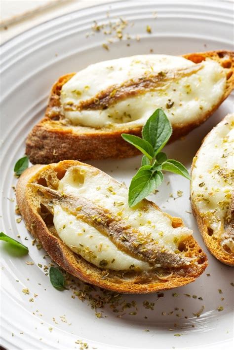 Napolitaanse Crostini Met Mozzarella En Ansjovis Uit Koken Con Amore