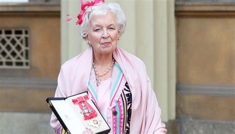 beloved absolutely fabulous actress dame june whitfield dead at 93 newshub