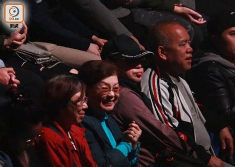 它将祝福你变得折堕 自大搏命上位妒忌要做皇帝 事实懒惰成世 但你却是蝼蚁贪婪高贵 大胆公开挑战 这个世界天天开战 没完没了的争辩 你想操纵七. 周國賢開騷 搵齊Zarahn成員再夾Band｜即時新聞｜東網巨星｜on.cc東網