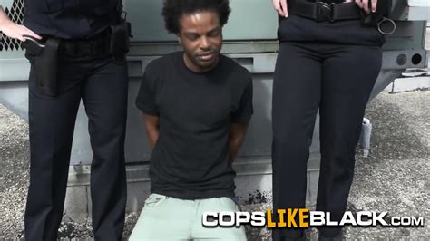 Horny Cop Get Fucked Outdoors By A Black Rapper After Trying To Chasing Him Eporner
