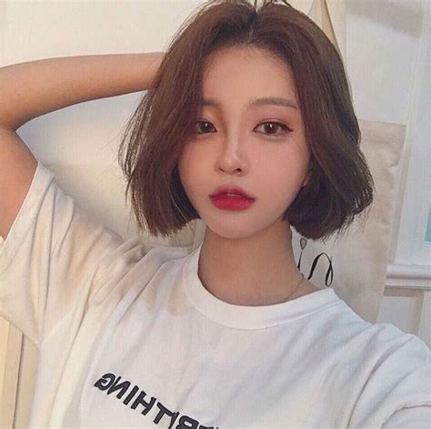 ᴮᵃᵐᵇⁱᵖᵉᵃᶜʰᵉˢ ⋅υℓzzαηg Gιяℓs ° 울장 소녀 In 2019 Korean Short Hair Girl