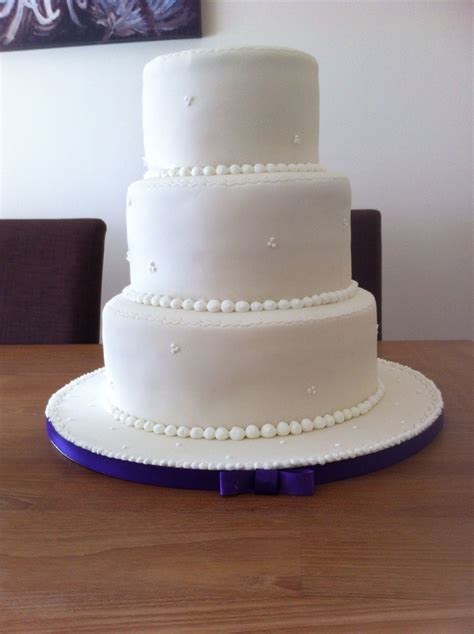 Plain Wedding Cake Decorate