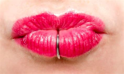 Signification de piercing à la lèvre et types de piercings