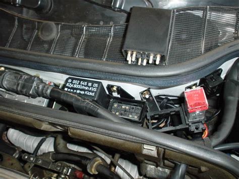 I've got no abs, yet there is a relay in the slot for abs sys (below left of. Fuel pump relay location - Mercedes-Benz Forum