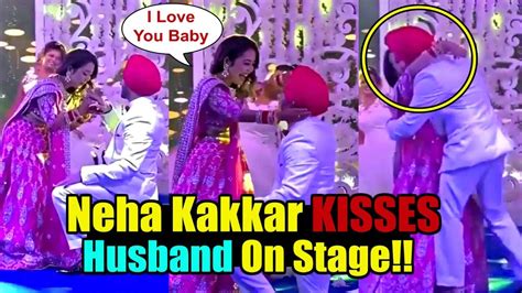Neha Kakkar Kiss Rohan Preet Singh On Stage Nehupreet