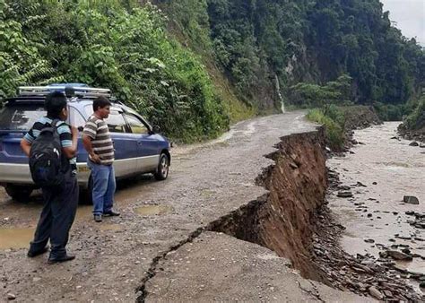Equipos de rescate en japón intensificaban el lunes (06.07.2020) las operaciones de búsqueda de sobrevivientes en un escenario de casas devastadas por inundaciones y deslizamientos de tierra este fin de semana, que ya dejaron por lo menos 34 muertos. Derrumbes y deslizamientos por las lluvias, una tragedia ...