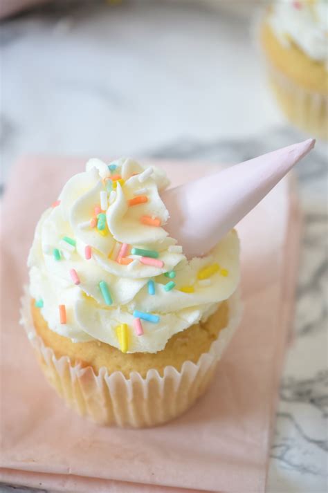 Birthday Cupcake Tutorial   Recipe! - Carmela POP