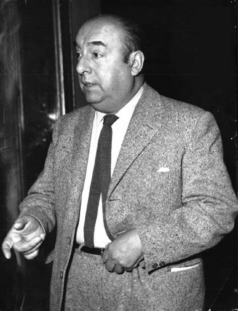 Pablo Neruda: LE POÈTE PABLO NERUDA EN ITALIE VU PAR PABLO LARRAÍN