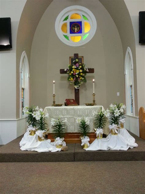 Pin By Paula Johnson On Altar Church Easter Decorations Easter
