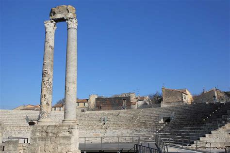 J´y ai découvert le théâtre antique, tout à fait magnifique et un amphithéâtre exceptionnel, les arènes d´arles. Arles | Chambres d'hôtes en Provence