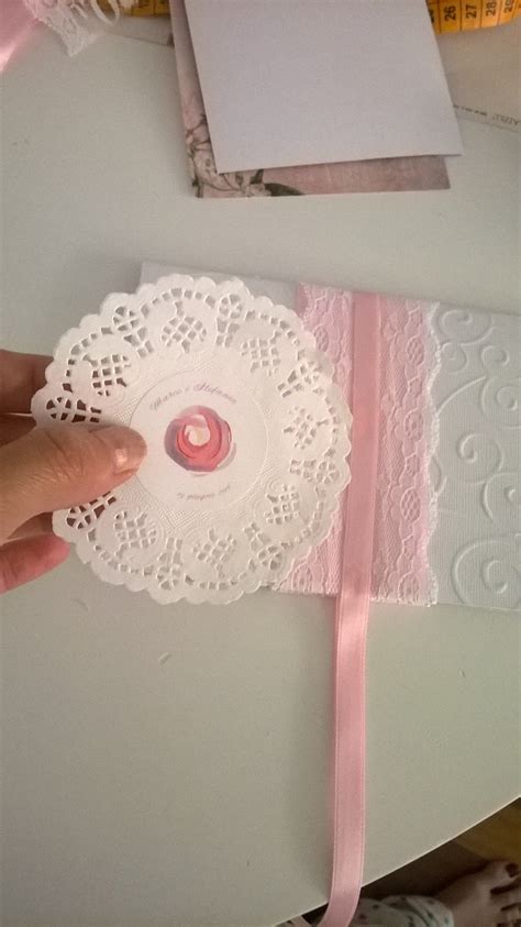 Tante idee per organizzare un matrimonio shabby chic a partire dalla location, ma anche abiti per sposo, sposa e invitati, bomboniere, partecipazioni e torta di nozze. Partecipazioni shabby chic fai da te personalizzate ...