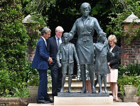 Princess Diana statue unveiling: Princes Harry and William reunited ...