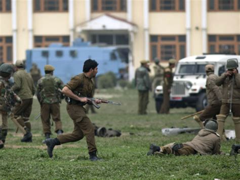 5 indian soldiers killed in kashmir india gulf news