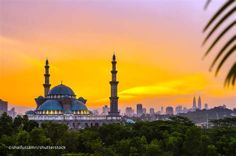 The area's natural beauty can be seen at klcc park and batu caves, while berjaya times square and perdana botanical gardens are popular area attractions. 7 Grand Mosques in Kuala Lumpur - Islamic Landmarks in KL