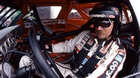 How did dale earnhardt die? Dale Earnhardt