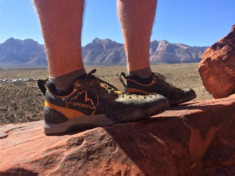 Si tratta di calzature che coprono tanto il settore dell'avvicinamento vero e proprio (terreni misti, passaggi tecnici nel trail offroad, ferrate, vie di roccia) quanto un utilizzo più vicino all'escursionismo e al tempo libero. La Sportiva Ganda Review | OutdoorGearLab