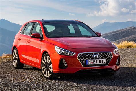 It competes against, among others, the ford focus, vauxhall astra, volkswagen golf and seat leon. Hyundai i30 SR Premium 2017 review: snapshot | CarsGuide