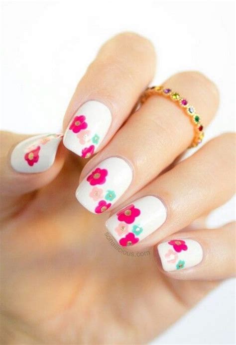 Decorar las uñas es una práctica que se ha así las cosas, podemos por ejemplo pintar las uñas de un color como el blanco o el azul y cuando se para llevar las uñas con flores hay que tener un poco de paciencia a la hora de pintar las flores, de. Ideas de diseño de uñas para el verano | Uñas decoradas ...