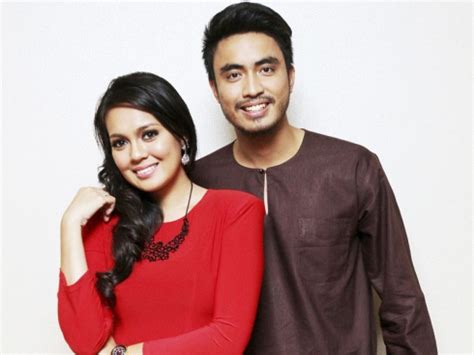 Malezya eğlence şov dünyasında tv3'ün reality televizyon dizisi mentor season 5 yarışmacısı olduğunda ve en çok hit televizyon dizisi vanila coklat'taki rolüyle tanındığında ve diandra. Aksi romantik Nelydia Senrose bersama Aiman Hakim Ridza