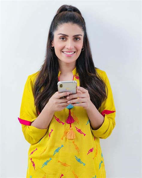 ayeza khan hits 6 million followers on instagram pakistani fashion party wear ayeza khan