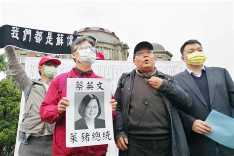 延伸閱讀 台灣反瘦肉精毒豬聯盟•盼與ait對話 蘇偉碩：萊劑訊息都有所本 台灣反萊豬醫師蘇偉碩遭衛福部告發•高雄警方通知25日到案說明 藍營質疑:現. 防疫危機／蘇偉碩：防疫決策依靠「明君」睿智判斷是最危險的 | 匯流新聞網
