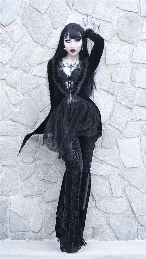 Watch This Reel By Vesmedinia On Instagram Elegant Goth Gothic Outfits Goth Model