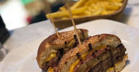 Beef, foie gras, french fries. NUSR-ET BURGER İSTİNYE PARK İSTANBUL MENÜ FİYAT LİSTESİ
