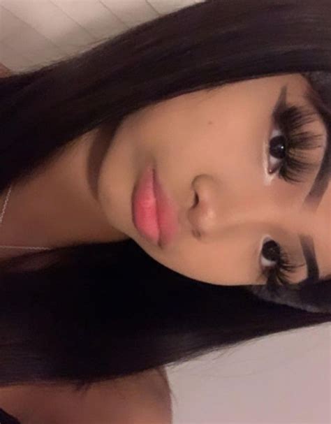 Pin By Genesis Jimenez On Copy And Paste Latina 🌶️ ️ Latina Makeup Pretty Latinas Pretty Selfies