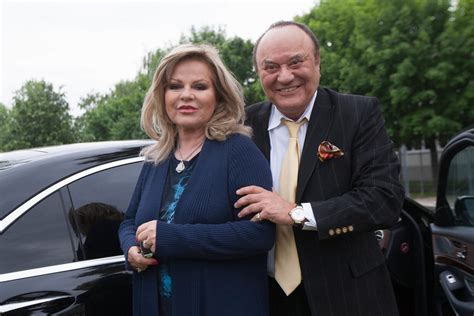 Most arra kérlek, hogy hallgass meg végre most. Korda György 40 milliós Mercedesét nem meri vezetni ...