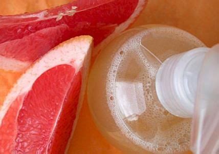 Recette : Shampooing 2 en 1 pour cheveux indisciplinés - Aroma-Zone