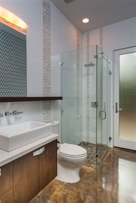 The main thing which it also looks like an expensive idea to renovate the bathroom with modern glass shower doors. 37 Fantastic Frameless Glass Shower Door Ideas | Home ...