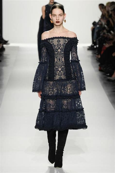 Quelles sont les couleurs tendances 2020 ? 1001+ Idées pour une robe noire dentelle + les accessoires ...