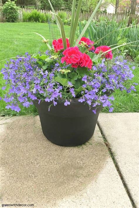 Using pink spray paint, geometric design, granite stone spray and potted plants! The best spray paint for plastic planters - Green With Decor