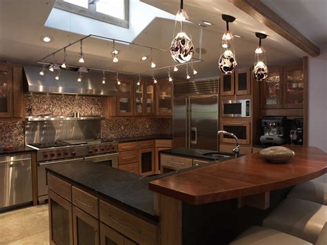 Recessed lights are common in modern homes, and these can be used too. 5 Striking Kitchen Lighting Combinations