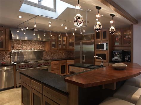 Learn more about kitchen under cabinet lighting, hidden lights and other solutions here. 5 Striking Kitchen Lighting Combinations