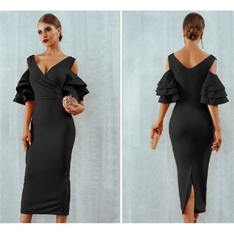 Robe longue façon hippie chic ou glamour ? robe noire chic mi longue, robe tendance, robe mode 2019 ...