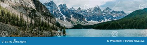 Nationaal Park Canada Bij Het Meer Van Moraine Stock Afbeelding Image