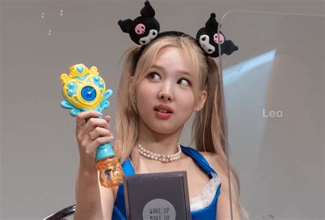 Nayeon Lesbian Protector On Twitter This Photo Sequence Of Nayeon Playing With The Wand Bubble 😭