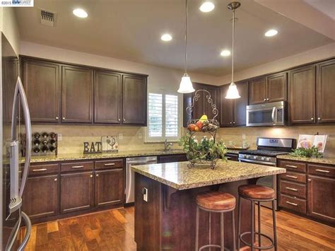 It is 10,000 sqft and displaying a vast amount of kitchen cabinets, quartz / granite countertops, porcelain tiles, marbles, bathroom vanities, shower systems, faucets. Giallo Ornamental Granite Countertops (Pictures, Cost ...