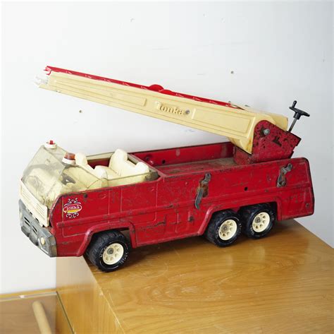 1970s Set Of 2 Vintage Xl 24 Tonka Pressed Steel Fire Trucks And Extend Sustainable Deco Inc