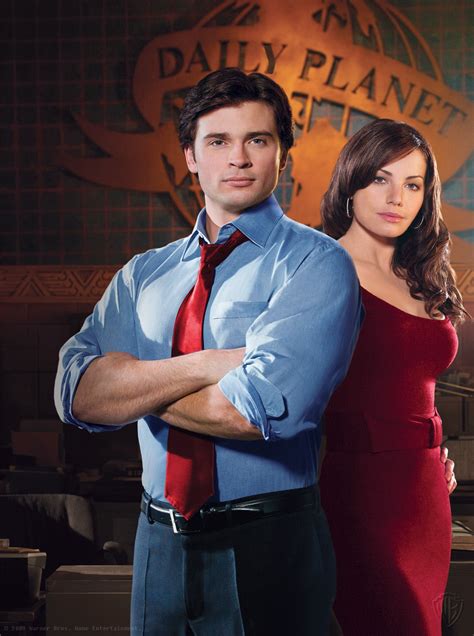 First Look Tom Welling And Erica Durance Back On The Kent Farm For The Crisis On Infinite