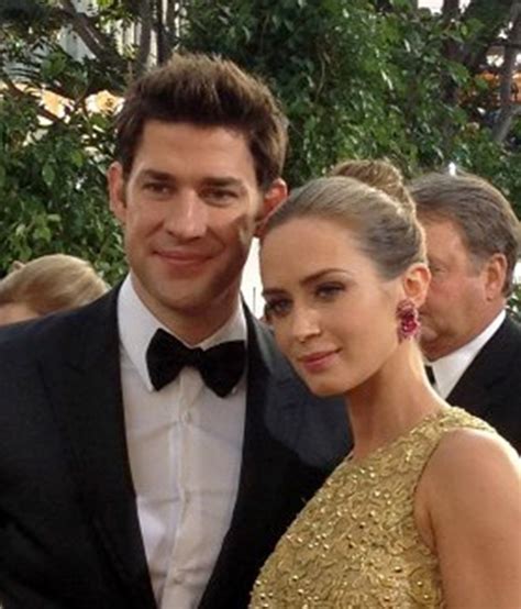 #sagawards #emilyblunt #marypoppins emily blunt and john krasinski at the 2019 screen actors guild awards became so overcome with their love, it made john cry. Emily Blunt John Krasinski - Bn2Go: Breaking News On The Go
