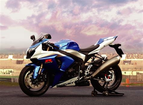It could reach a top speed of 180 mph (290 km/h). AutoGallery: 2011 Suzuki GSX-R1000