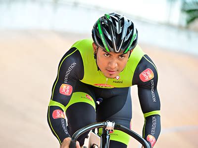 Azizulhasni awang, mohd shah firdaus sahrom. AirAsia launches 2017 #Daretodream Sports Initiative in Malaysia with Azizulhasni Awang Branding ...