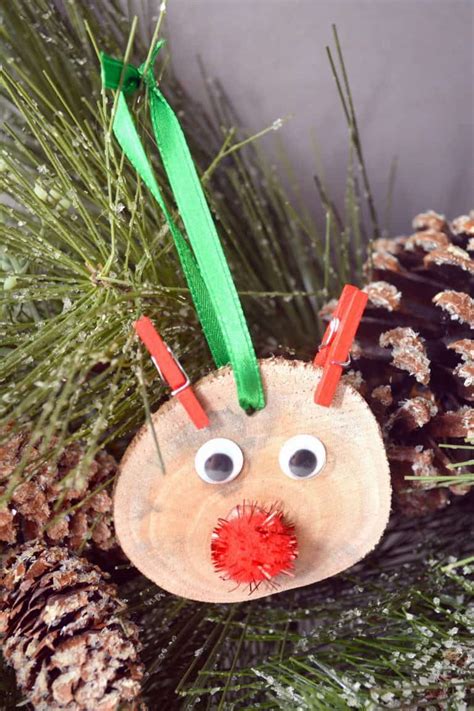 DIY Rustic Wood Slice Rudolph the Red Nosed Reindeer Ornament Craft