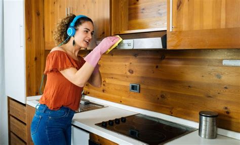 Tipping has become an integral part of society that you automatically give something to people who serve you, whether it's the waiter, a barista, or the lady who does your nails. 11 Important House Cleaning Tips You Need to Know in 2020